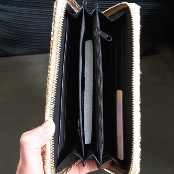 Gold glitter wallet - Picture 4 of 4